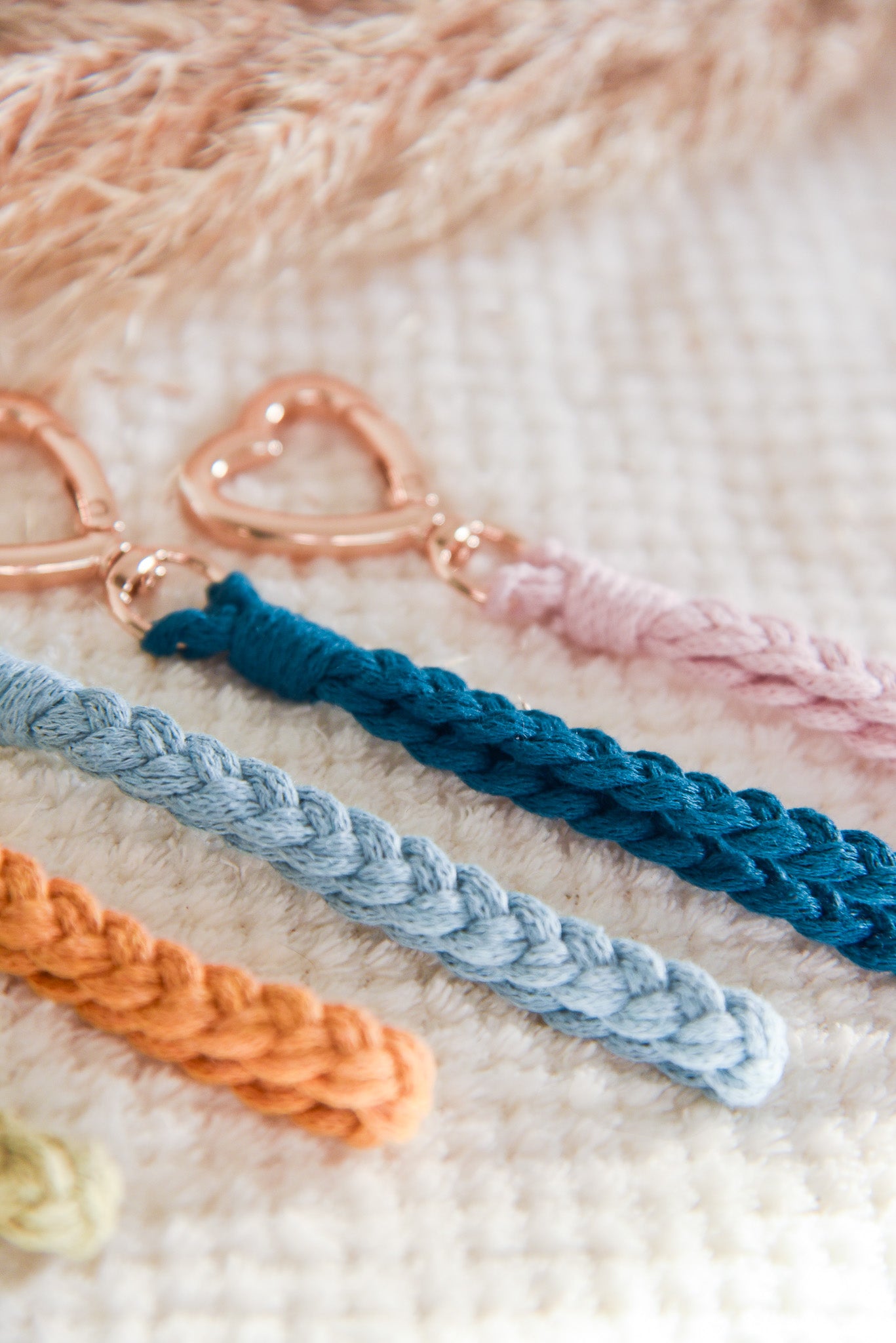 Porte clé macramé cœur simple personnalisable