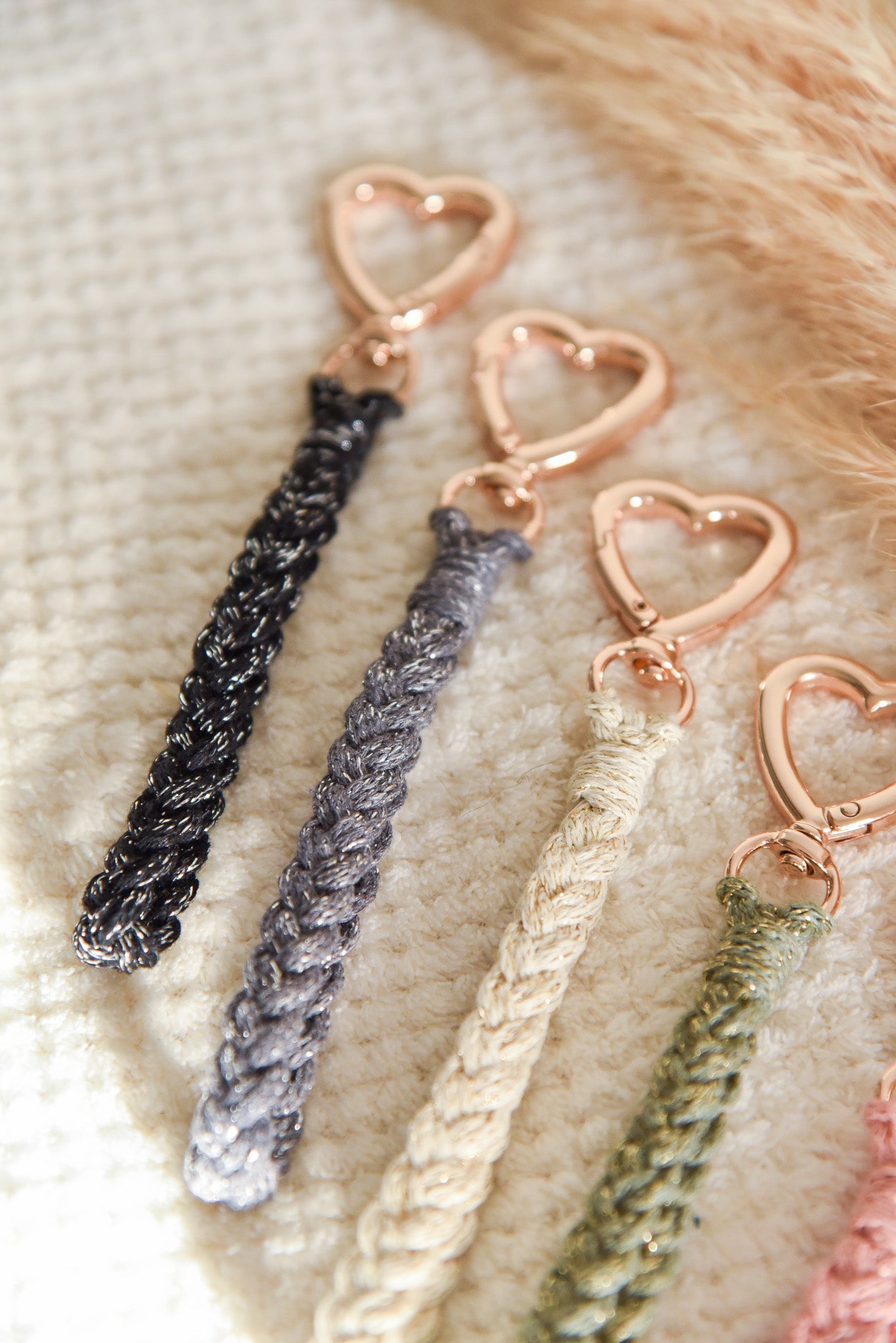 Porte clé macramé cœur pailleté simple